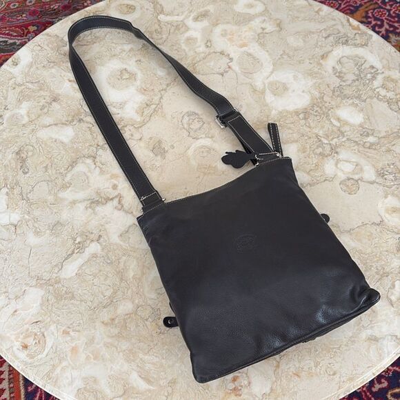 Roots Leather Venetian Tribe Large Cross Body Bag Black - Picture 7 of 16